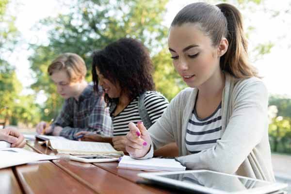 Universidad Enrique Díaz De León Carreras